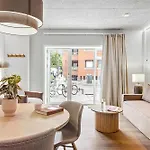 Ground-floor Living With Stylish Nordic Interiors 公寓 *